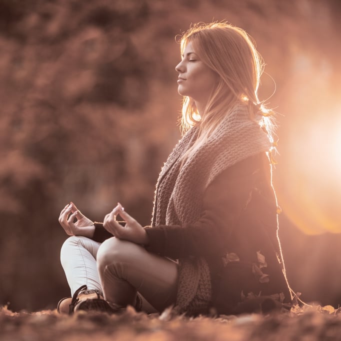  Navigating Distractions in Meditation: A Path to Deeper Focus